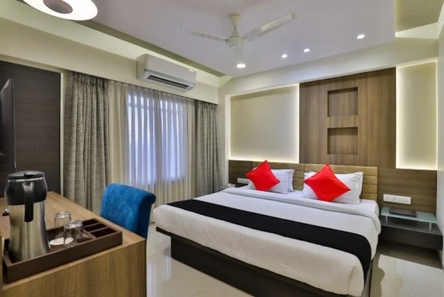 Deluxe room with queen bed